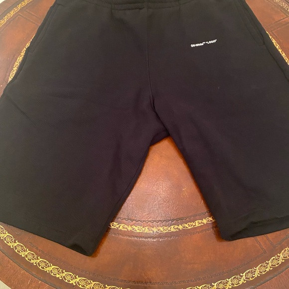 OFF-WHITE Black Shorts - Picture 2 of 13